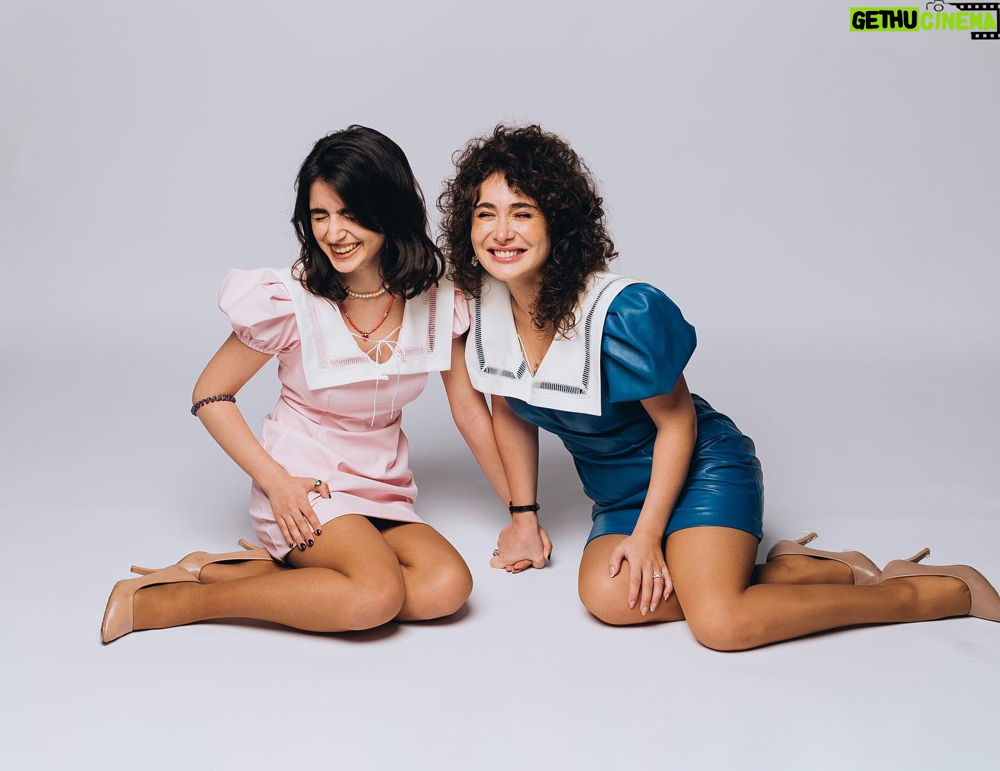 Sanura Jafarova - 6.2K Likes - Sen menim bu dunyadaki en guclu, hemde en zeif yerimsen.Beraber boyuduk biz...heyat yoldashimsan...heyatimdaki en boyuk ugurum, milyonlara sigdira bilmediyim qeder shukurumsenā¦Ad gunun mubarek Qizim @aylaasshh ā¤ļø
Photographer @ismailrzayev Geyim @gilanaftaly