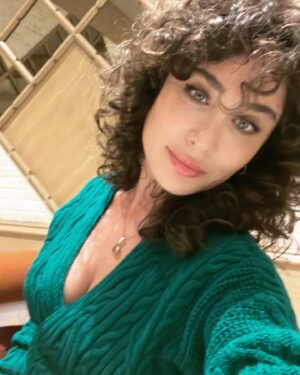 Sanura Jafarova Instagram - Haqqima girenin, esebleriyle reqs ederem😉