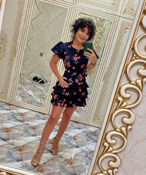 Sanura Jafarova Instagram - Bir Qadin var hardasa…kibrit chopünden tez sönür gülüshü…