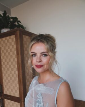 Saoirse-Monica Jackson Instagram - @britishvogue 
@netflix 🐀❤️
 
Makeup - @zoetaylormakeup 
Hair - @kenorourke1 
Styling - @kkittybb 
Dress - @mithridate.official 
Shoes - @louboutinworld 
Bag - @byrotation 
Earrings- @sandyliang 

💓💓💓💓💓💓💓