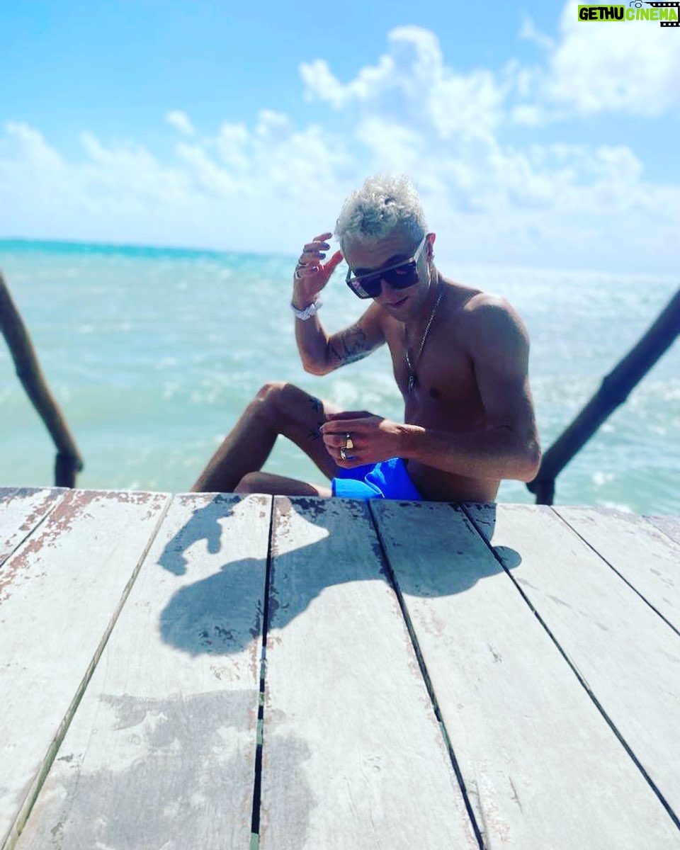 Saoirse-Monica Jackson Instagram - HUNKY NEW YEAR EVERYONE 💕