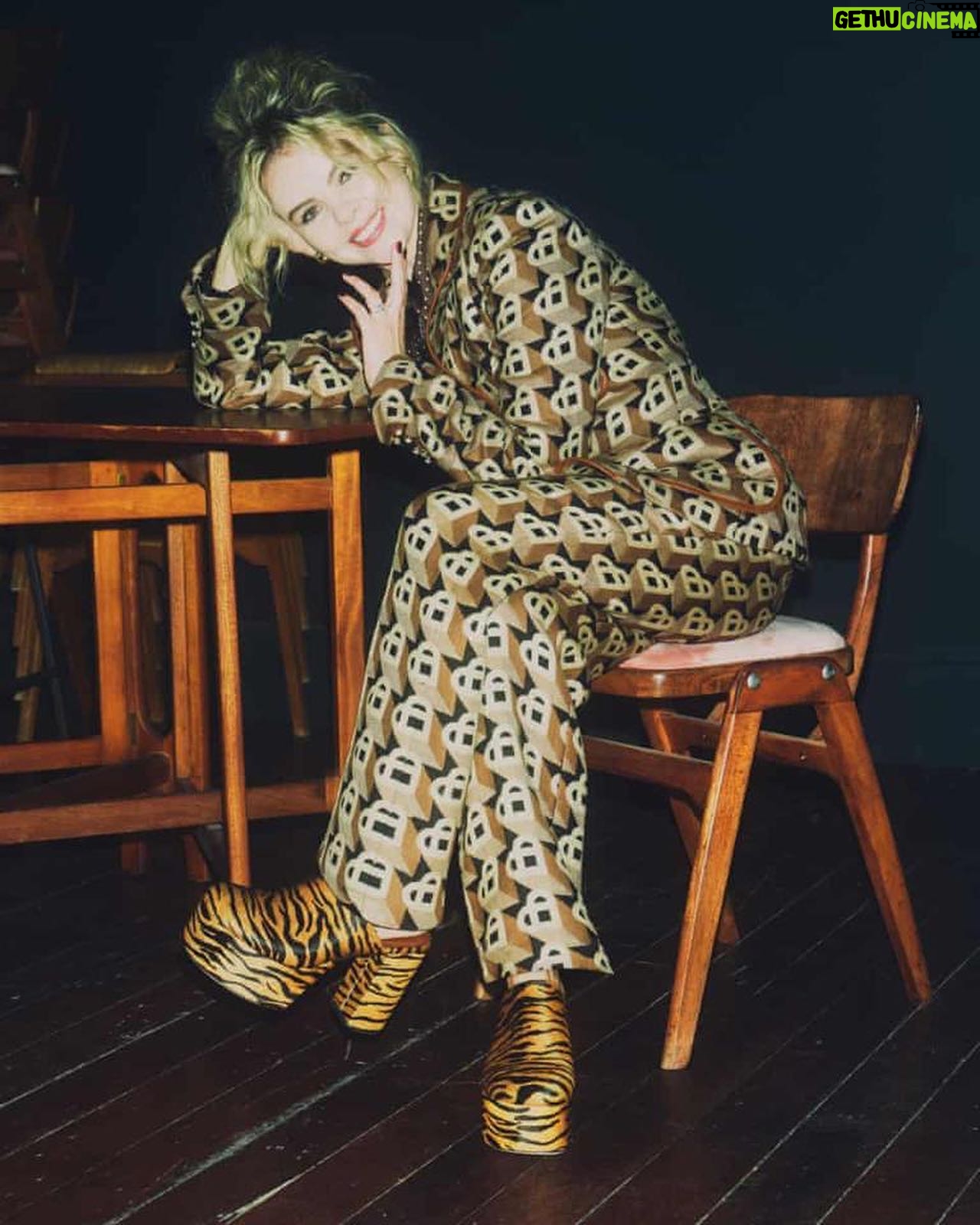 Saoirse-Monica Jackson Instagram - A few weeks back I had the privilege of been photographed by the wonderful @simonemmettstudio ✨💗 . Thank you to the beautiful bunch that made me feel a million bucks that day … @amanda.grossman @kenorourke1 @jojones_fashion @prosper_pr