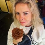 Saoirse-Monica Jackson Instagram – Con le mani, con le mani, con le mani
Ciao ciao
Con i piedi, con i piedi, con i piedi
Ciao ciao π·βοΈβ¦.. itβs been quite the summer πππ