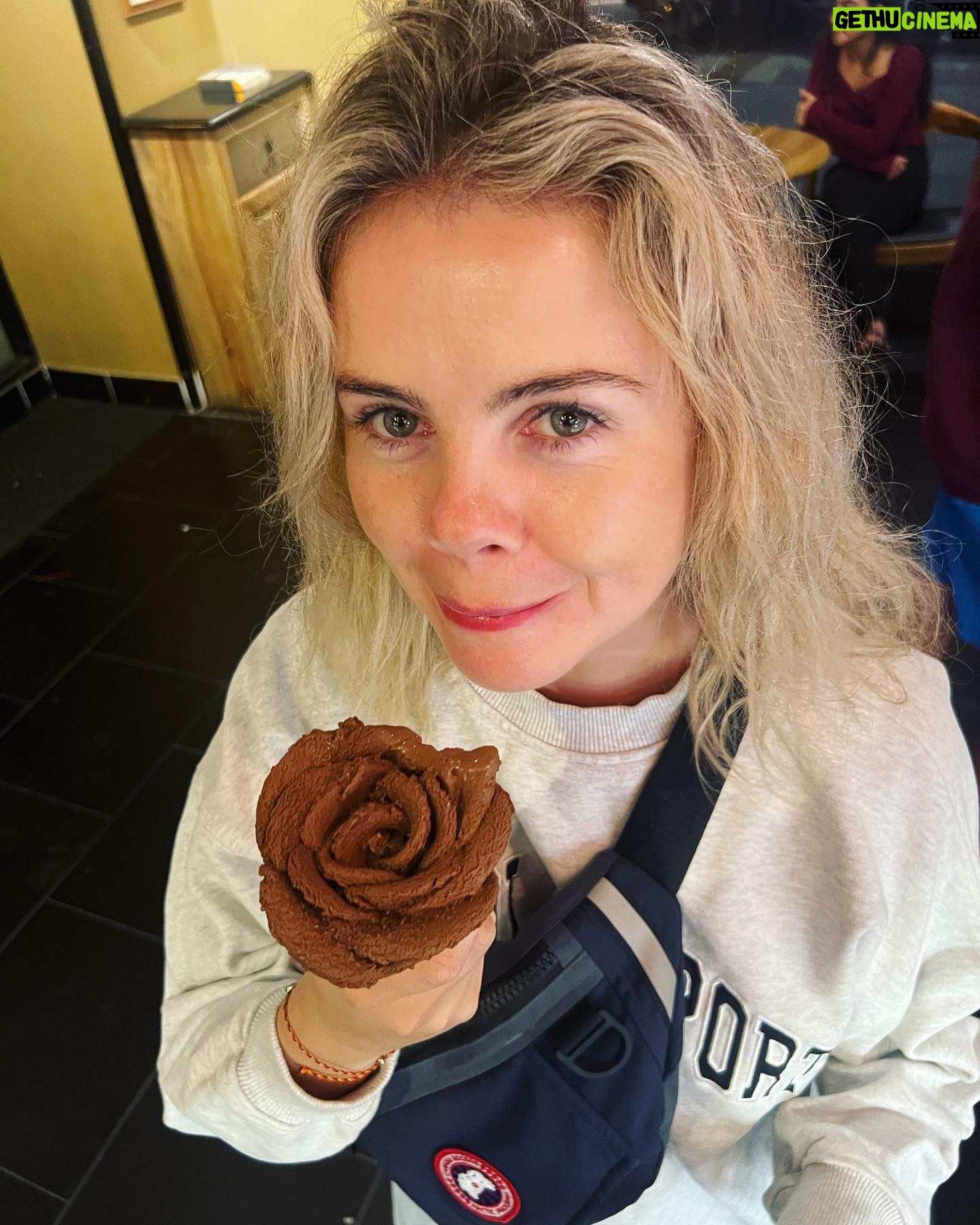 Saoirse-Monica Jackson Instagram - Con le mani, con le mani, con le mani Ciao ciao Con i piedi, con i piedi, con i piedi Ciao ciao π·βοΈβ¦.. itβs been quite the summer πππ