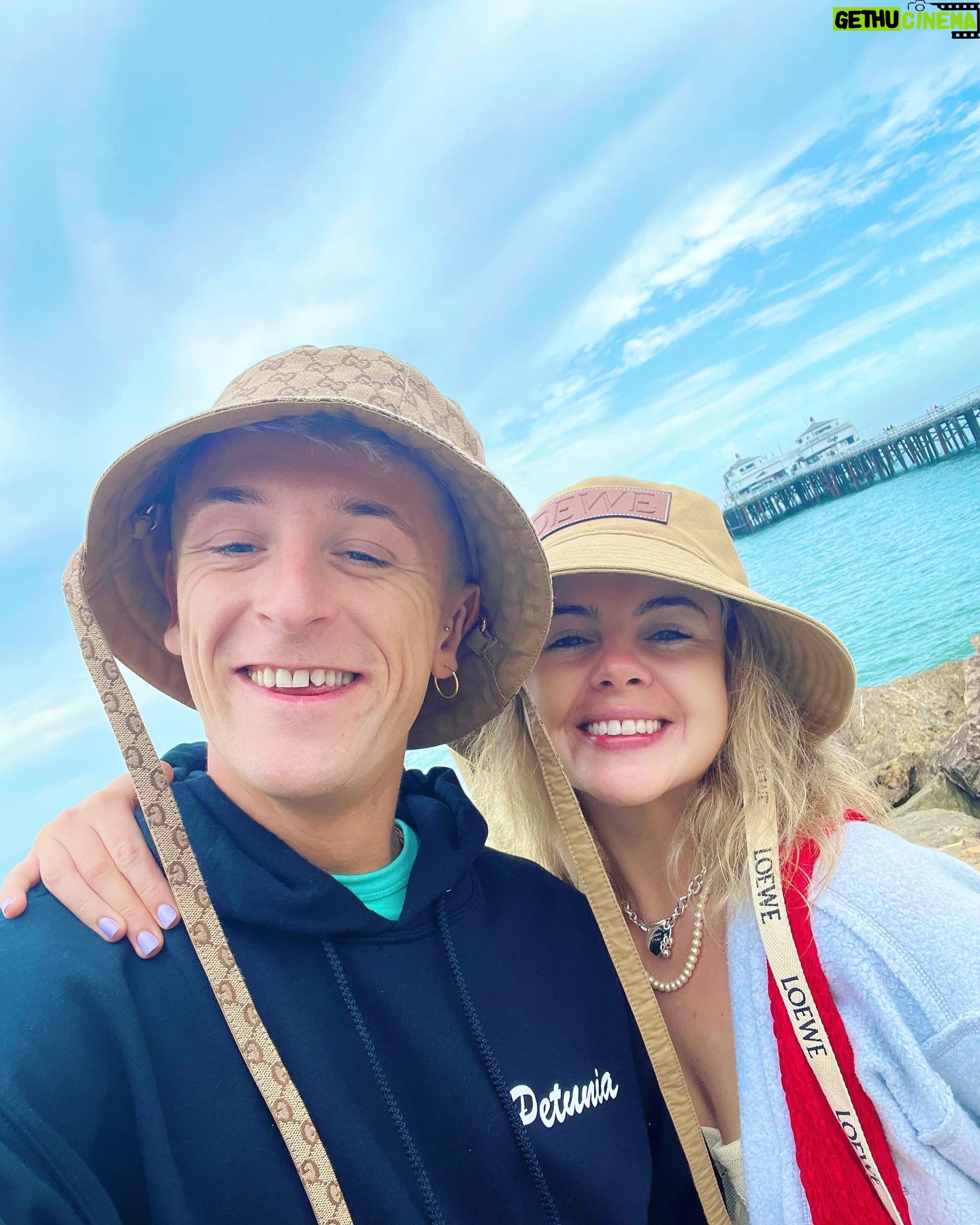 Saoirse-Monica Jackson Instagram - Con le mani, con le mani, con le mani Ciao ciao Con i piedi, con i piedi, con i piedi Ciao ciao π·βοΈβ¦.. itβs been quite the summer πππ