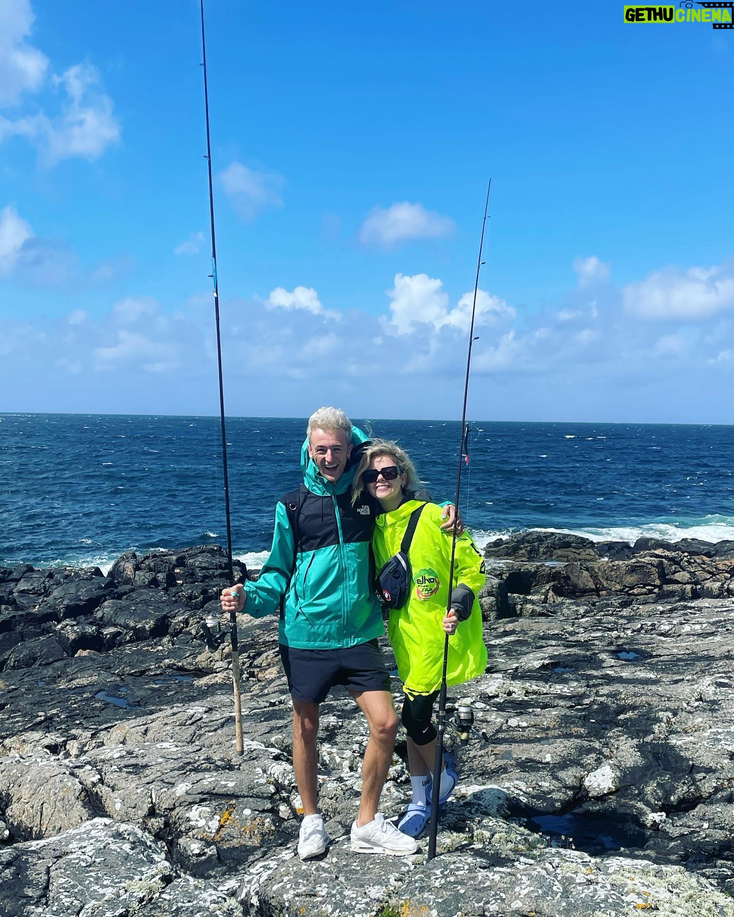 Saoirse-Monica Jackson Instagram - Con le mani, con le mani, con le mani Ciao ciao Con i piedi, con i piedi, con i piedi Ciao ciao π·βοΈβ¦.. itβs been quite the summer πππ