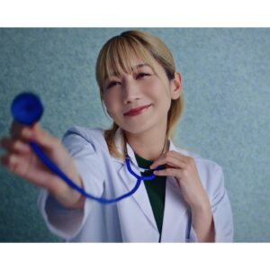 Saori Instagram - デビュー12周年で
保健室の先生になりました。
人生いろいろあるな。

壊してみせろよそのBadHabit❣️

#sekainoowari 
#habit