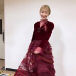 Saori Instagram - 紅白のために作って貰った衣装です☺️ オオカマキリもいるよ。 衣装　@tanakadaisuke_official ありがとうございますっ！