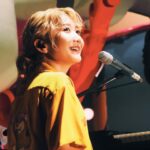 Saori Instagram - 私たちのバンドのライブは、撮影可。　 ライブに来てくれた皆さんは、 たくさん素敵な写真を撮ってくれる。 ああ自分は ステージでこんな顔をしてるのか、と　 改めて知ることもある。 「この人の写真、めっちゃいいな…」と、 密かにチェックして保存もする。 全部アップできたわけじゃないけど、 お陰様で素敵なアルバムができました。 ファンクラブツアーは 撮影不可なので、 心のシャッターを切りまくってねっ #sekainoowari #dugaradidu