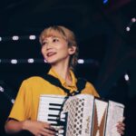Saori Instagram - 私たちのバンドのライブは、撮影可。　 ライブに来てくれた皆さんは、 たくさん素敵な写真を撮ってくれる。 ああ自分は ステージでこんな顔をしてるのか、と　 改めて知ることもある。 「この人の写真、めっちゃいいな…」と、 密かにチェックして保存もする。 全部アップできたわけじゃないけど、 お陰様で素敵なアルバムができました。 ファンクラブツアーは 撮影不可なので、 心のシャッターを切りまくってねっ #sekainoowari #dugaradidu