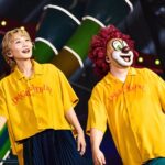 Saori Instagram - ラブさんとのツーショットがないと 嘆いていたら、 奇跡の２枚を送って頂きました。 ２枚目は…… まあ、ツーショットということで😌 #dugaradidu