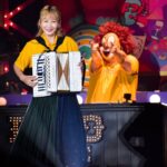 Saori Instagram - ラブさんとのツーショットがないと 嘆いていたら、 奇跡の２枚を送って頂きました。 ２枚目は…… まあ、ツーショットということで😌 #dugaradidu