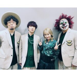 Saori Instagram - CDTVありがとうございました。

今日は告白の日ということで、
告白応援ソング特集✨

……が続く中で、
告白応援要素ゼロのHabitを演奏させて頂きました（╹◡╹）

なかじんはバンド名を間違えて書いてました。

#CDTV #sekainooowari #habit