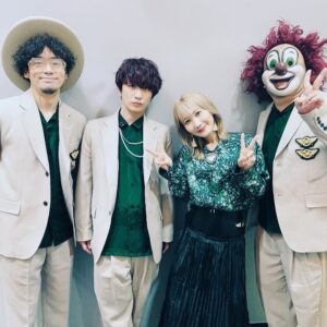 Saori Instagram - CDTVありがとうございました。

今日は告白の日ということで、
告白応援ソング特集✨

……が続く中で、
告白応援要素ゼロのHabitを演奏させて頂きました（╹◡╹）

なかじんはバンド名を間違えて書いてました。

#CDTV #sekainooowari #habit