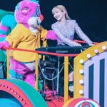 Saori Instagram - いつもギューっとして 一緒にトロッコに 乗り込んでいたガルル。 千秋楽が終わったあと、 感極まって楽屋で泣いていたね。 お疲れさま！ あんまり近付くと、 ヒゲが顔に刺さるんだよね。（２枚目） #dugaradidu #dgdd #sekainoowari