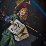 Saori Instagram - オーケストラのみんなと 最後の音を切る瞬間、 指揮者になった気分で このポーズ。 めっちゃきもちいい。 #blueplanetorchestra
