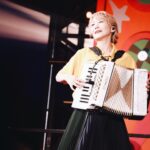 Saori Instagram - 「ママ、ピアノ素敵だったよ」と 息子が言ってくれるので、 「ピアノ、教えてあげようか？」と 言ったら、 「フガみたいなボーカルがいい」と 断られました。 大変だぞ、ボーカルは。 #sekainoowari #dugaradidu #dgdd