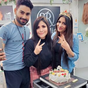 Sapna Sharma Instagram - #Happy birthday my sweetiepie #love u sapna # may u have all the happiness of this world @rajsiverma_backupofficial @rajsiverma_official11 @rajsi206 @rajsi_queen @rajsiverma1989