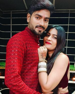 Sapna Sharma Instagram - 🪔🪔🪔🪔🪔🪔दीपक की रौशनी, पटाखों की आवाज🪔🪔🪔🪔🪔🪔🪔🪔🪔🪔🪔 

अपनों का प्यार, मुबारक हो दिवाली का त्योहार !🥰🥰