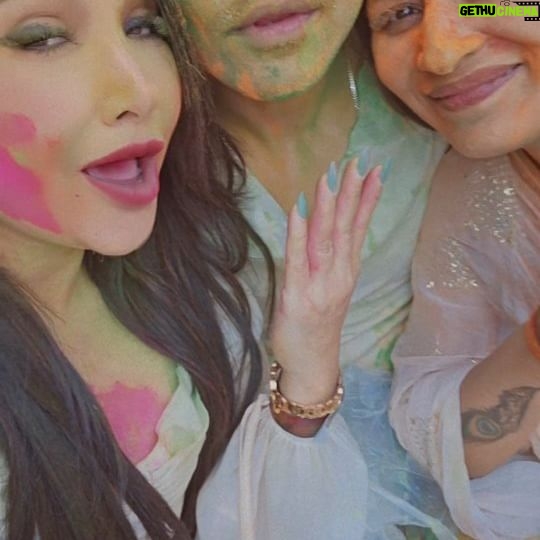 Sapna Sharma - 5.8K Likes - Holi party with my best boyfriend @cockyshakespeare #holi