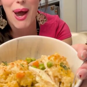 Sara Andrews Instagram - If y’all dont already follow @yourbarefootneighbor, you’re gonna wanna go ahead and do that. Cause this chicken cobbler was 🧑🏻‍🍳💋!