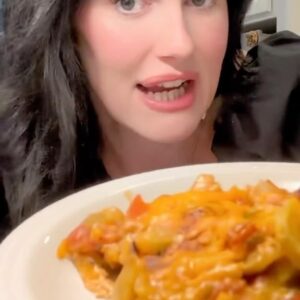 Sara Andrews Instagram - It aint got no Ranch up in it. It’s named after the biggest ranch in Texas - The King Ranch! #kingranchchicken #kingranchcasserole #texmex #walmart #rotel #lawrys #yellowstone #yellowstonetv  #campbells