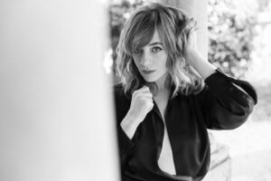 Sara Lazzaro Instagram - I got thick skin / and an elastic heart 

ph @lucaortolaniph #bw