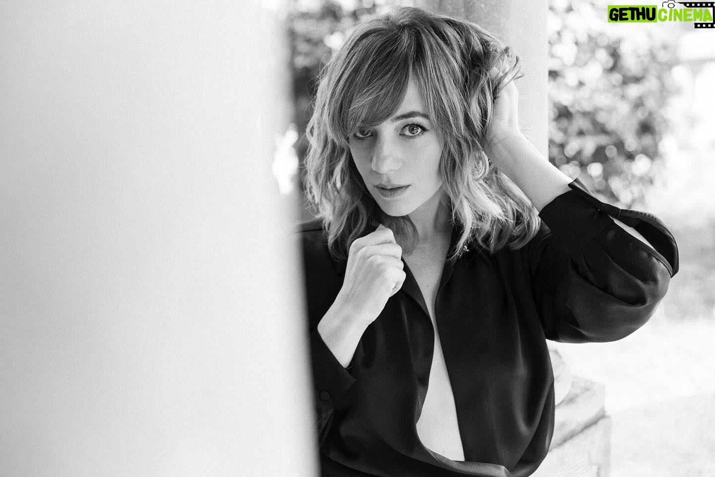 Sara Lazzaro - 3.7K Likes - I got thick skin / and an elastic heart
ph @lucaortolaniph #bw