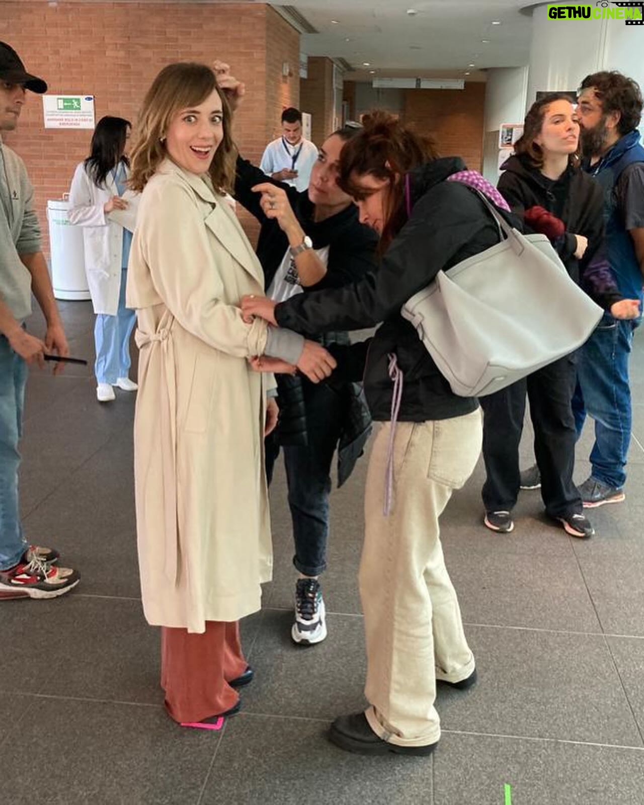 Sara Lazzaro - 16.9K Likes - un po’ di foto raccordo di Agnese durante le riprese di #DOC3 💙🩺🎬
by @elly_mc_beal 😘
@docnelletuemani
