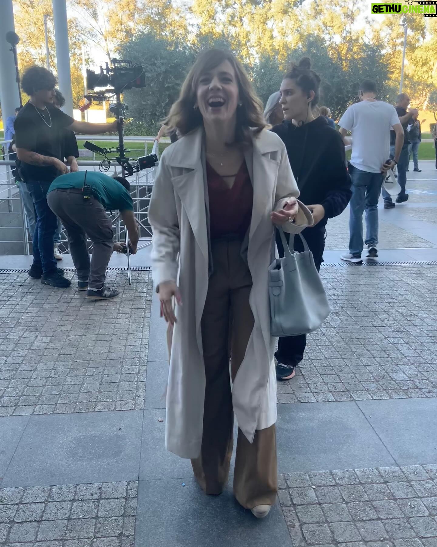 Sara Lazzaro - 16.9K Likes - un po’ di foto raccordo di Agnese durante le riprese di #DOC3 💙🩺🎬
by @elly_mc_beal 😘
@docnelletuemani