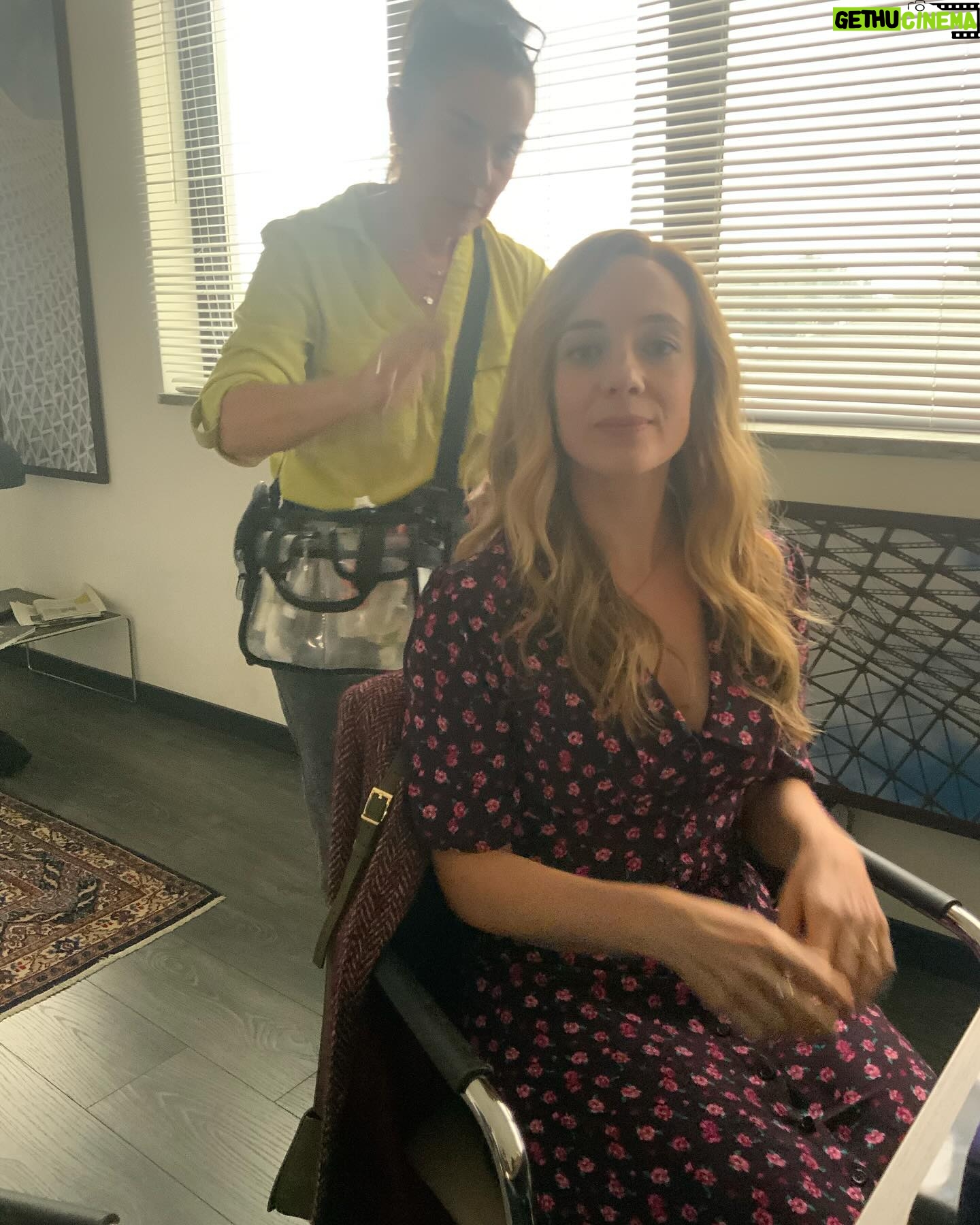 Sara Lazzaro - 16.9K Likes - un po’ di foto raccordo di Agnese durante le riprese di #DOC3 💙🩺🎬
by @elly_mc_beal 😘
@docnelletuemani