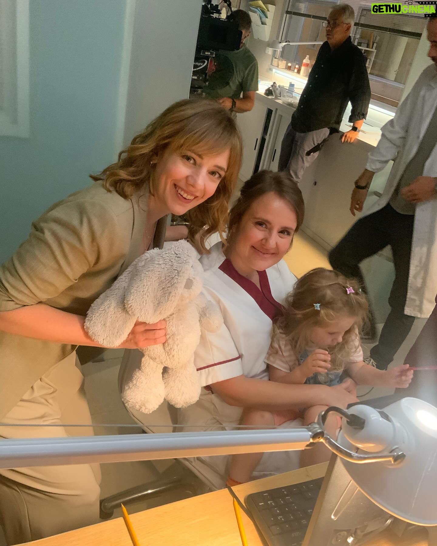 Sara Lazzaro - 16.9K Likes - un po’ di foto raccordo di Agnese durante le riprese di #DOC3 💙🩺🎬
by @elly_mc_beal 😘
@docnelletuemani