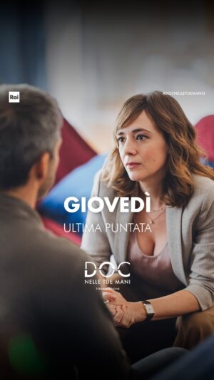Sara Lazzaro Instagram - Ve lo diciamo: noi non siamo assolutamente siamo pronti per affrontare il finale di stagione di #DOCNelleTueMani3: giovedì alle 21:30 su Rai1 ed in streaming su RaiPlay gli ultimi due imperdibili episodi! 😮‍💨🙏🏻💙

🔹 EPISODIO 15 – Quello che si deve fare

Marzo 2011. Andrea è costretto a fare i conti con la malattia di Agnese, ma un’inaspettata notizia dall’America riaccende le speranze. In ospedale il neo-primario viene messo invece in difficoltà da un caso dalla diagnosi difficile, che costringerà qualcuno a un terribile compromesso. Nel frattempo, a Lorenzo viene affidato il signor Gianfranco, un paziente arrivato da una RSA a cui è stato prescritto un medicinale in dosi eccessive.

🔹 EPISODIO 16 – Liberi

In reparto è arrivato il momento della verità. Mentre Federico affronta il suo ultimo giorno all’Ambrosiano e Martina prende una decisione che lascia di stucco il resto della squadra, Doc deve fare i conti con la verità che Agnese gli ha raccontato e che l’ha costretto a cambiare prospettiva sul suo passato. È convinto che non possa andare peggio di così almeno fino a quando viene ricoverata una persona davvero speciale.

Tutti gli episodi andati in onda sono disponibili su RaiPlay! 😊

#DOC3 #finaledistagione #ultimapuntata #LucaArgentero #SaraLazzaro #MatildeGioli #PierpaoloSpollon #MarcoRossetti #GiovanniScifoni #ElisaDiEusanio #GiacomoGiorgio #ElisaWong #MartinaCravedi #JanMichelini #MatteoOleotto #NicolaAbbatangelo #FrancescoArlanch #ViolaRispoli #LuxVide #Rai1 #RaiPlay #RaiFiction #bestseries #serietv