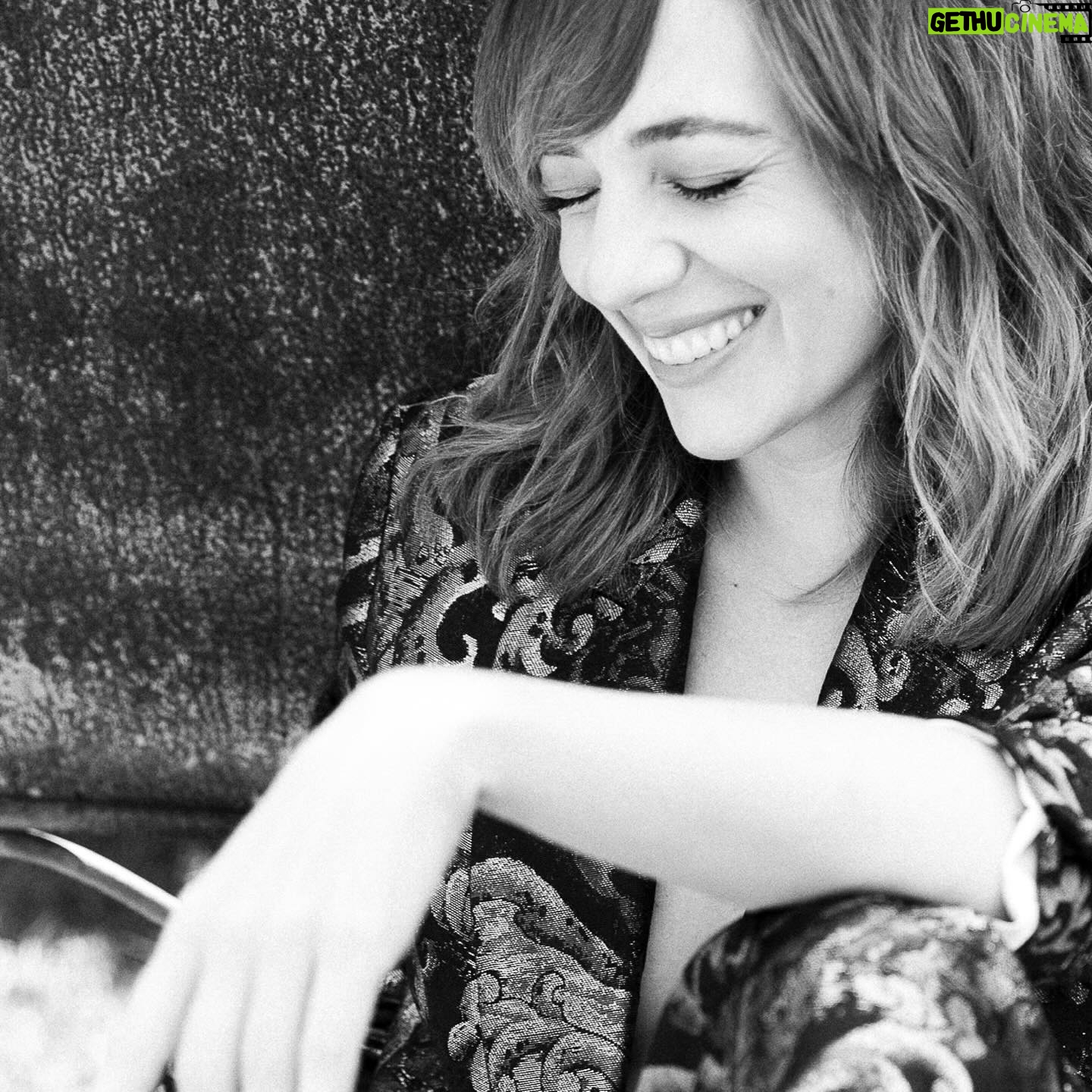Sara Lazzaro - 1.9K Likes - “Per me una cosa importantissima in generale è amare, quindi vorrei essere sicura di amare bene, di dire frequentemente alla gente che fa parte della mia vita che gli voglio bene. Le cose possono cambiare davvero in modo così repentino, quindi non dovremmo dare nulla per scontato” 🤍🖤
@sara_lazzaro // #TB
•
•
•
#saralazzaro #attrice #acting #cinema #cinemaitaliano #film #movie #laleggedilidiapoët #docnelletuemani #sonolillo #callmyagent #beautiful #intervista #theitalianreve #look #tvseries #netflix #primevideo