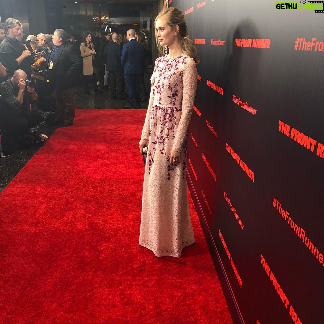 Sara Paxton - 4.9K Likes - @frontrunnermovie premier! Wearing @giambattistavalliparis @ireneneuwirth jewels 👠@giuseppezanotti styled by @itsamandalim @alyx34 💄💇🏼♀️ @ktmell @seijinyc 👛 @judithleiberny