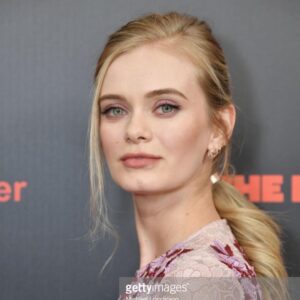Sara Paxton Instagram - @frontrunnermovie premier! Wearing @giambattistavalliparis @ireneneuwirth jewels 👠@giuseppezanotti styled by @itsamandalim @alyx34 💄💇🏼‍♀️ @ktmell @seijinyc 👛 @judithleiberny