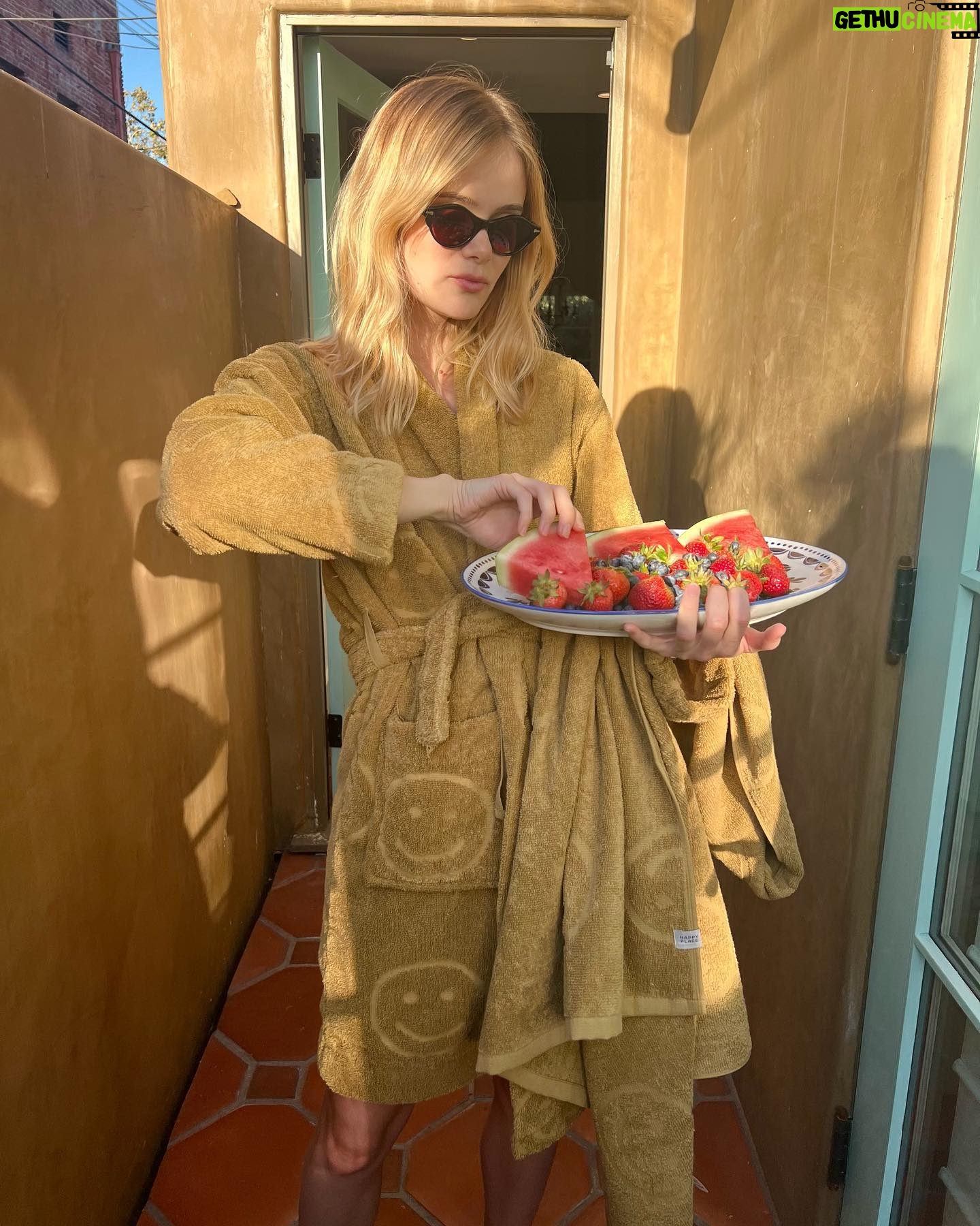 Sara Paxton - 5.2K Likes - 🍉☀️🌊 📸: @ivanarose