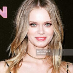 Sara Paxton Instagram - Thanks @mjr_makeup and @bobbyeliot for making me look 🔥🔥 last night! You can hardly notice my lazy eye! #gotitfrommymomma also @kosascosmetics lipstick in stardust is amazing! #sundownmovie in theaters may 13!!!