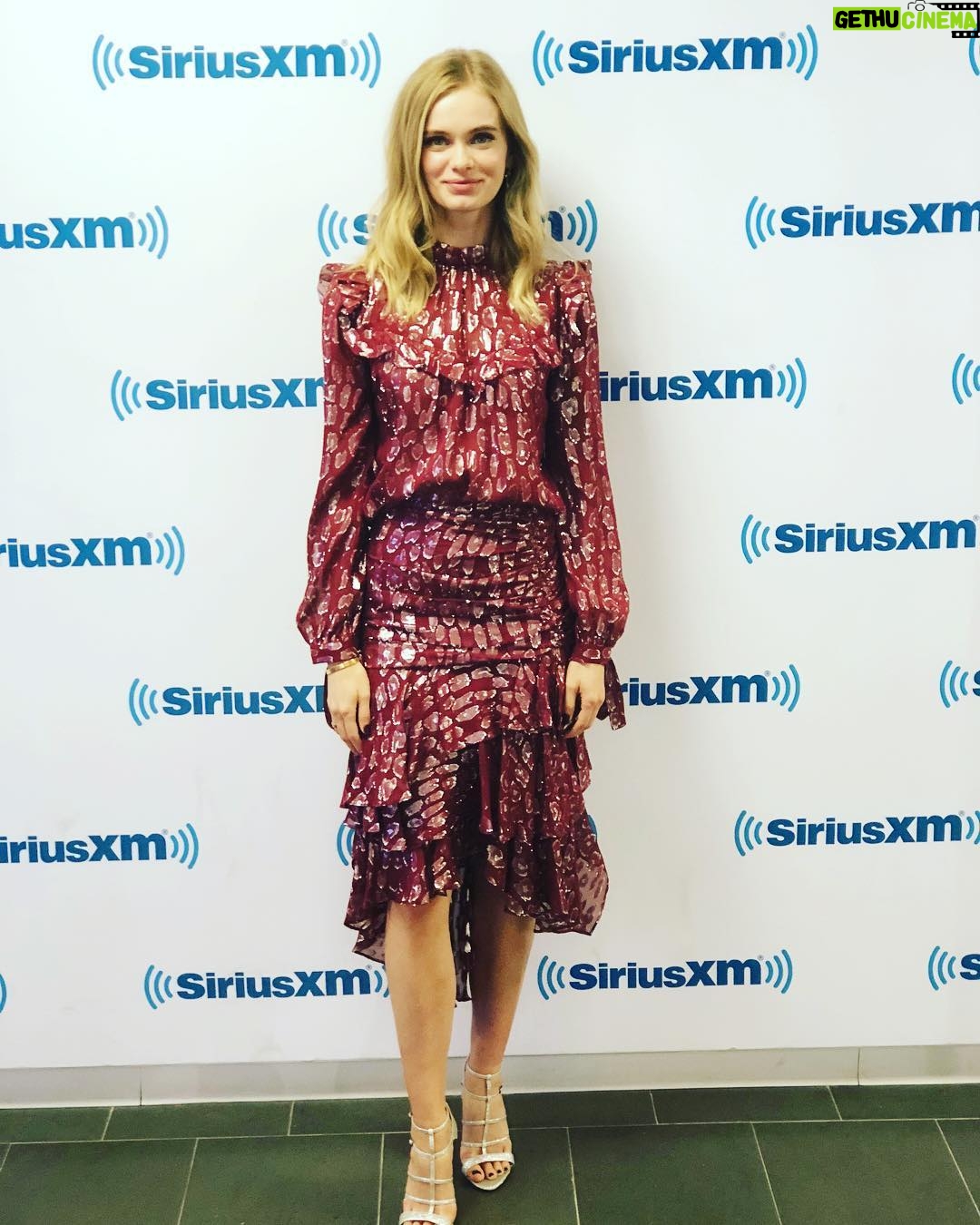 Sara Paxton - 3.7K Likes - @siriusxm doing press for @frontrunnermovie!! 🍂🍁 @veronicabeard @alexandrebirman @ireneneuwirth @itsamandalim @seijinyc @ktmell @alyx34
