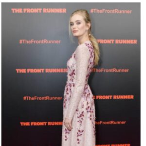 Sara Paxton Instagram - @frontrunnermovie premier! Wearing @giambattistavalliparis @ireneneuwirth jewels 👠@giuseppezanotti styled by @itsamandalim @alyx34 💄💇🏼‍♀️ @ktmell @seijinyc 👛 @judithleiberny