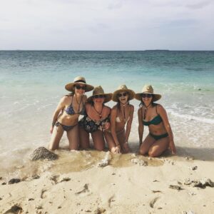 Sara Paxton Instagram - Beaches. 🌸🦀☀️🌊 💛