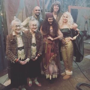 Sara Rue Instagram - 🎃HAPPY HALLOWEEN🎃 A great day to binge @unfortunate on @netflix (season 2 is my personal  favorite)  #asoue #madamlulu