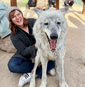 Sara Rue Instagram - Pretty sure this wolf fell in love with me (and the feeling was definitely mutual). I spent the afternoon at @apexprotectionproject -
If you’re in California I highly recommend checking ‘em out! I’ve always had a fascination with wolves but wow, getting that close and spending this kinda time with these gentle giants, really blew my mind. I hate how hollywood has villainized them. There is nothing quite like looking deep into the eyes of a wolf. It was magic. They are magic. I feel really lucky. 🐺