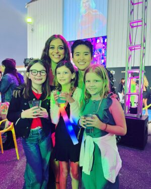 Sara Rue Instagram - This lady threw on her comfiest  mom jumper and took her daughter and two buddies to @disneyzombies - Let me tell you. It was kinda my favorite premier ever. Seriously. Getting to see it all through these girls eyes was really special. The kids in the movie (I'm so old) were all so gracious and let the girls full on stalk them for many 📸. And a special bonus for me was getting to hug my pal  @camrynmanheim and watch her be a proud mamma w @milomanheim 💚 She is #momgoals truly! Congratulations #milomanheim @megdonnelly and the entire cast of #zombies3 - It airs this Friday on @disneyplus 🧟‍♂️🧟‍♀️ Thank you @nicolaparish #memoriesforever #zombies3 #disney