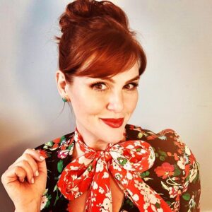 Sara Rue Instagram - Too much for the PTA zoom? 🤷🏻‍♀️
