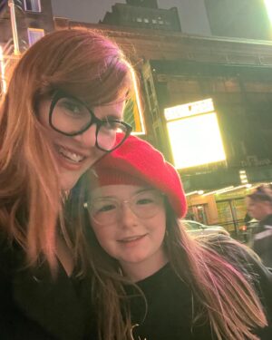 Sara Rue Instagram - 🌽🌽🌽 @shuckedmusical is SUCH A DELIGHT!! It's a must see!! Also let it be known that @kevincahoon is the funniest most talented angel who walks the earth! Run don't walk - seriously, from the incredible music to the stunning set design I was truly in love... not to mention @thealexnewell 's voice is just beyond! They blow the roof off the theatre! We loved every moment!! 🌽❤️