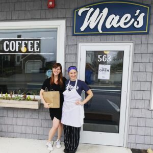 Sara Rue Instagram - Hands down the best place to eat anywhere in or  near #massachusetts ❤️🥰💕 @maesmarshfield YUM! We stocked up for the week and I’m soooooooo happy!!! #sandwiches #salads #maes #maesmarshfield