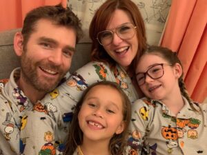 Sara Rue Instagram - No matching costumes this year… but there is always a matching holiday themed PJ! #happyhalloween #staycozy