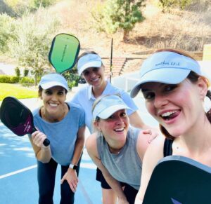 Sara Rue Instagram - Our professional (we're not professionals) Major League (not in the Major League) PickleBall Team name is Mother B*tch and we will destroy you! (I mean, on the courts. Obviously in life we are delightful... well 3 out of 4 of us)  @sbedethompson @mseeman @lisasabslange (Thank you for making our visors @akrankygirl!!!) And always thank you @paddletekpickleball for these paddles so we can slam at eachother! ☄️#playlikeamother