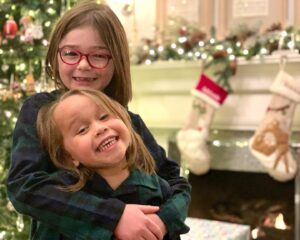 Sara Rue Instagram - 🎄🎅🏽🎁